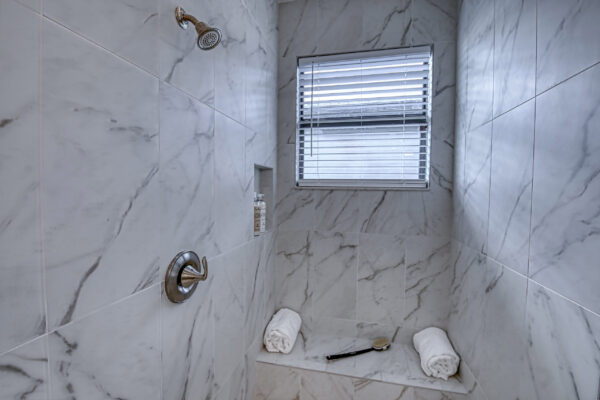 GL_Homes_f_Val_Walk_Model_474_FINAL-40 - Master Bath