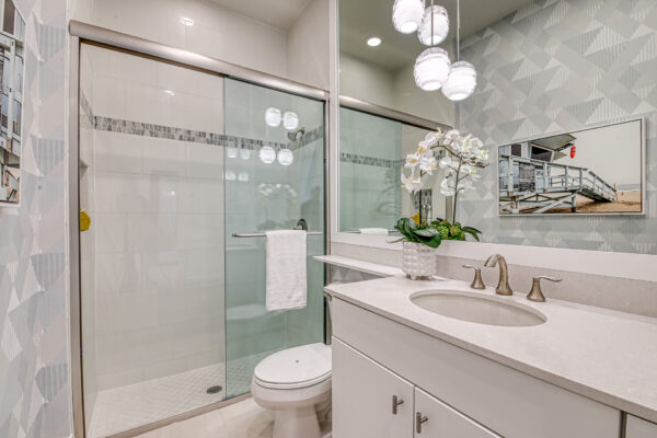 GL_Homes_h_Val_Walk_Model_643_FINAL-24 - Cabana Bath
