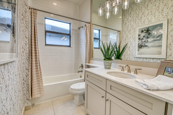 GL_Homes_h_Val_Walk_Model_643_FINAL-40 - 3rd Bath