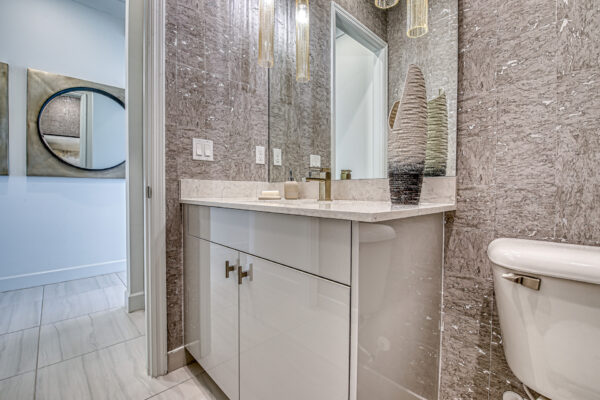 GL_Homes_j_Val_Walk_Model_674_FINAL-26 - Poweder Room